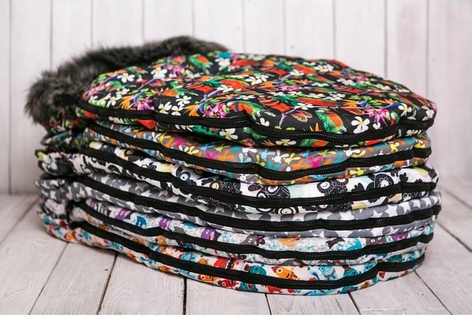 Thes gjumi për bebe për karrocë dhe karrige të veturës, BELISIMA Luxury Stars, 98x53 cm, astar fleece, prerje për rripa 5‑pikësh, kapuç me qime sintetike, gri me yje