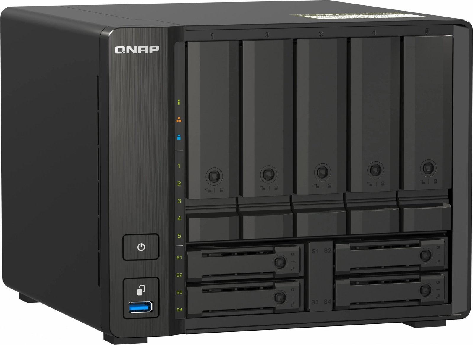 NAS QNAP, Ryzen V1500B, 32GB RAM, 9 vende disqe, e zezë