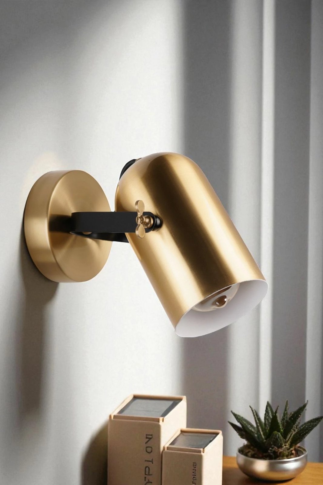 Llambë muri Opviq, ngjyrë ari, 8994-1A