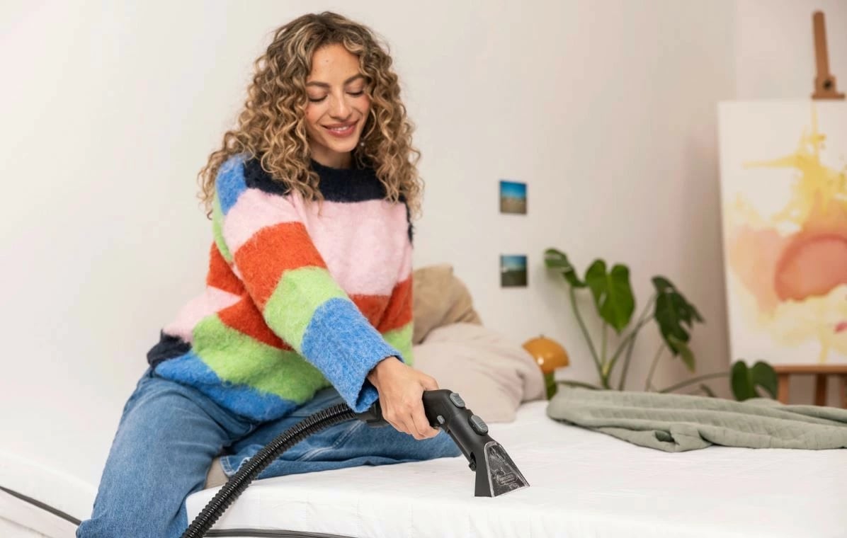 Pastrues me ujë dhe tharje Karcher SE 3 Compact, 1.7L, 500W, zi/bardhë