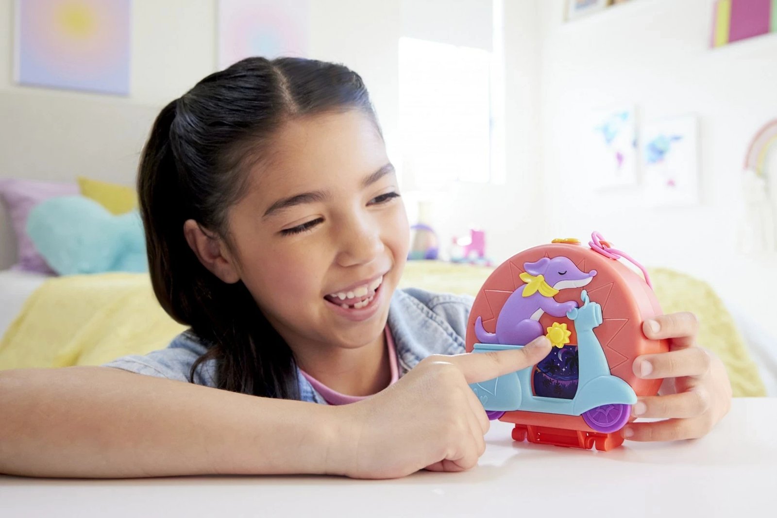 Set lodrash Polly Pocket Adventure Moped Compact me 2 kukulla të vogla dhe kafshë lodër, shumëngjyrëshe