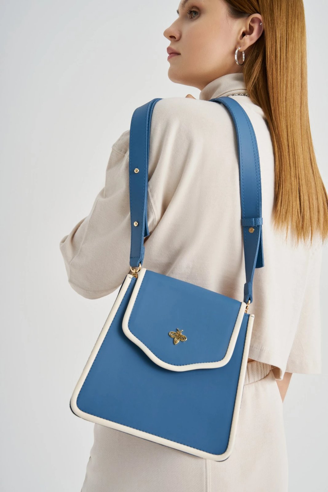 Çantë krahu Lucky Bees, 1248, ngjyrë kaltër-krem