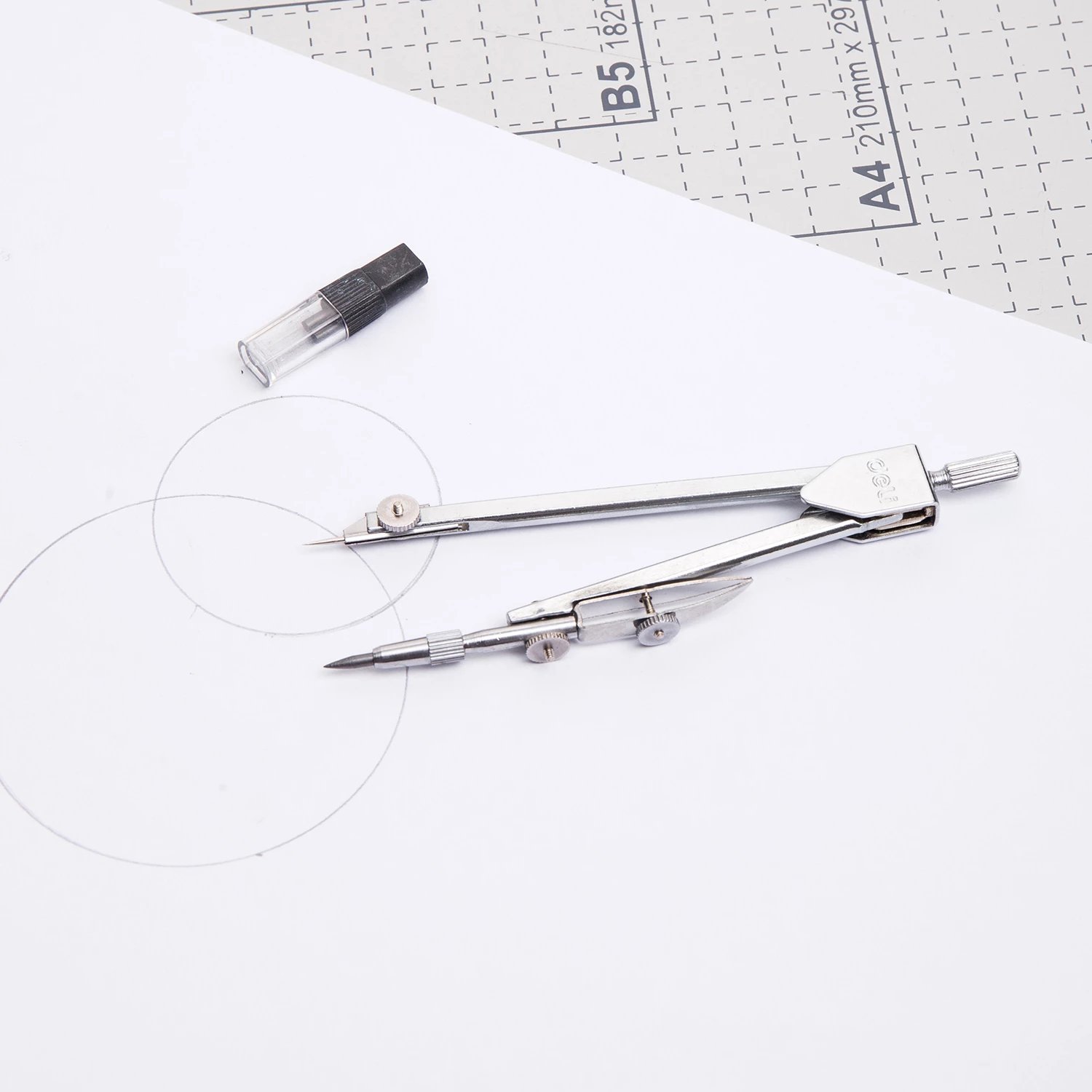 DELI KOMPAS MEKANIK 8601 1/24