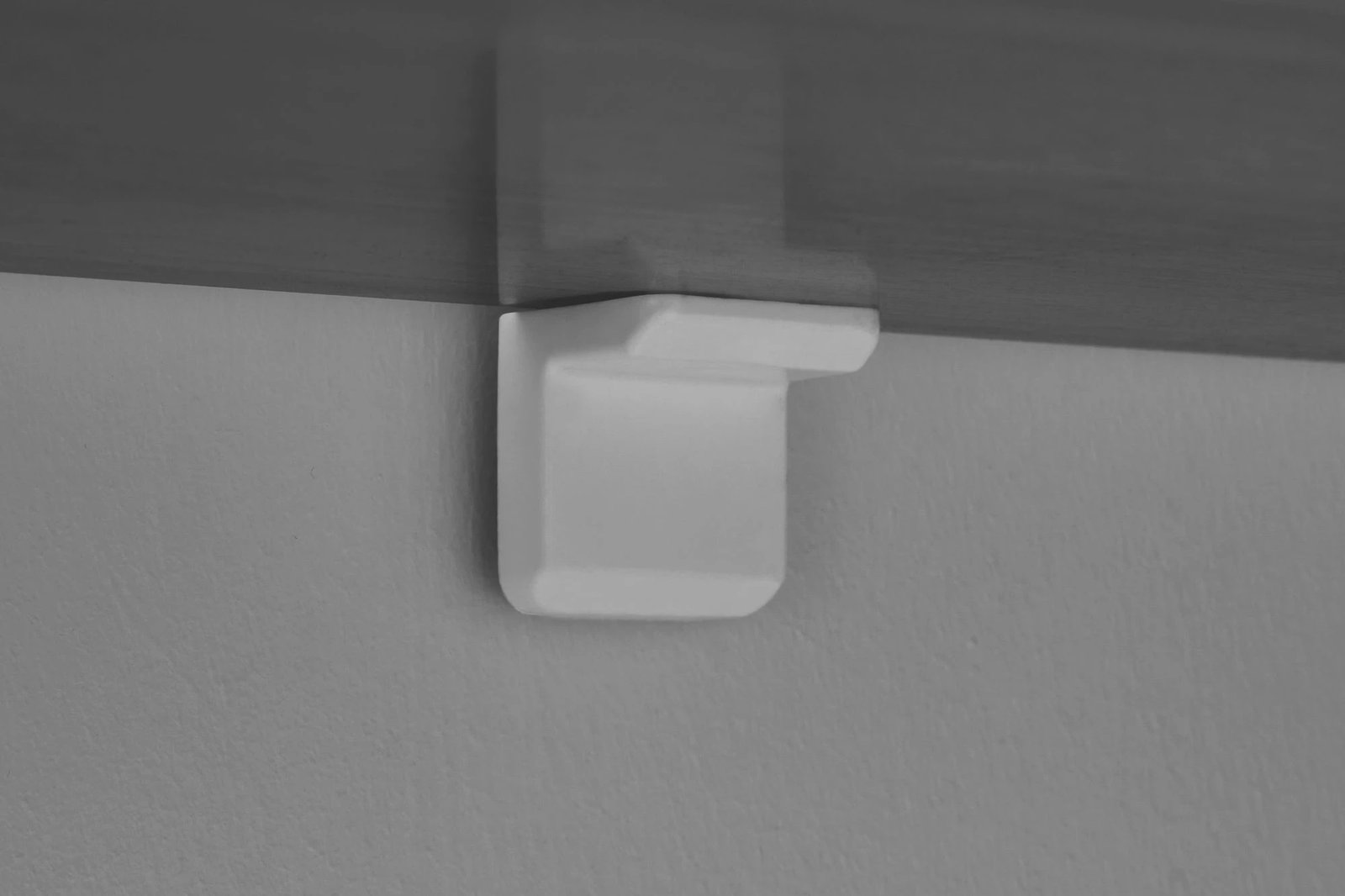 Komodë anësore Nordure, Sira, ngjyrë lisi