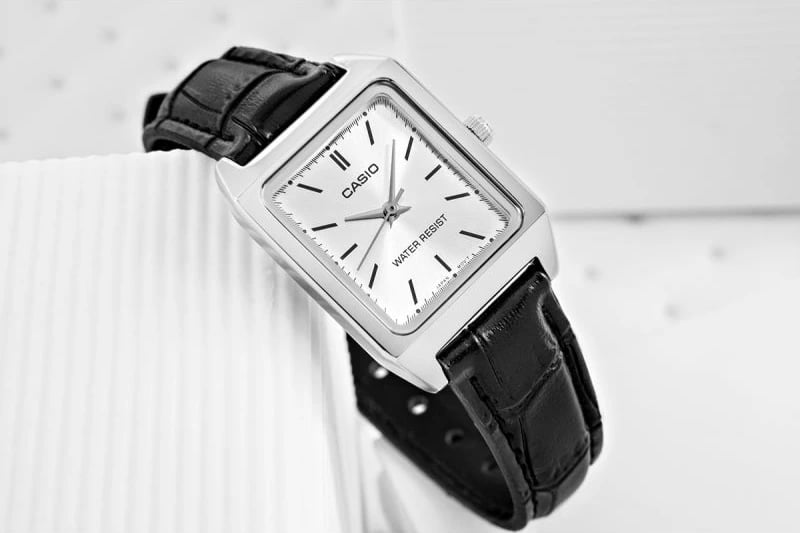 Orë dore për femra Casio, e zezë