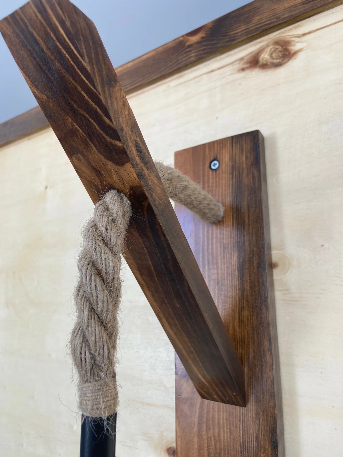 Llamp muri prej druri, ngjyrë arre, Opviq, 18 Llamp muri prej druri, ngjyrë arre, Opviq, 18