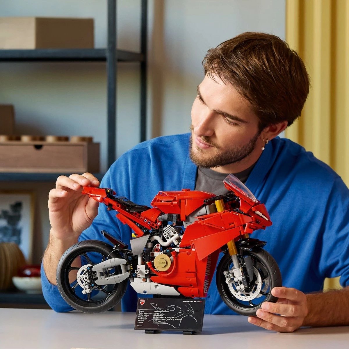 Set LEGO Technic Ducati Panigale V4 S 42202, 1603 pjesë, Kuqe