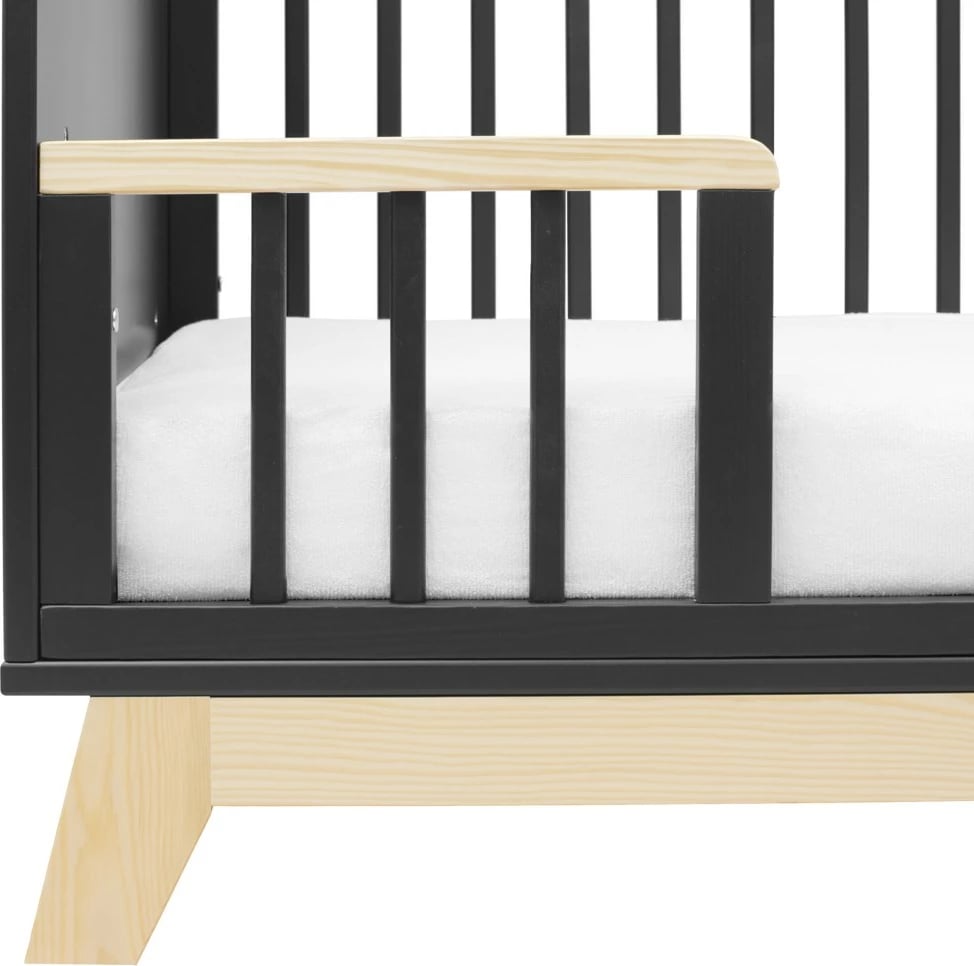 Krevat fëmijësh New Baby Marcus 120x60 cm me barrierë sigurie, bazë me grila 3 nivele, dru pishe/MDF, grafit/natyral