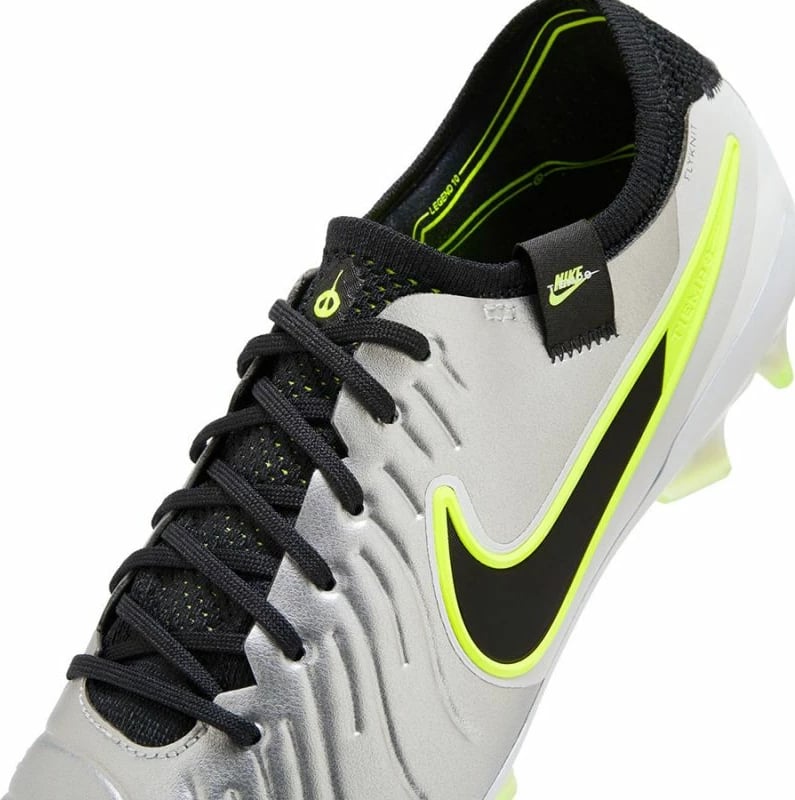 Atlete futbolli për meshkuj Nike, argjend Atlete futbolli për meshkuj Nike, argjend