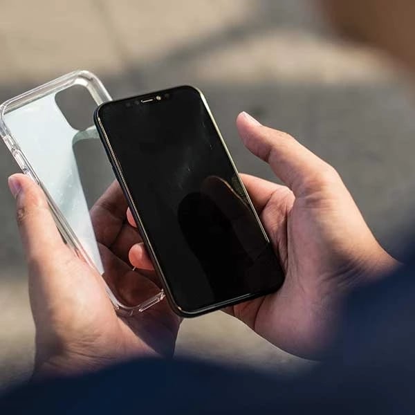 Mbështjellës UNIQ LifePro Tinsel për iPhone 11 Pro Max, i zi me shkëlqim