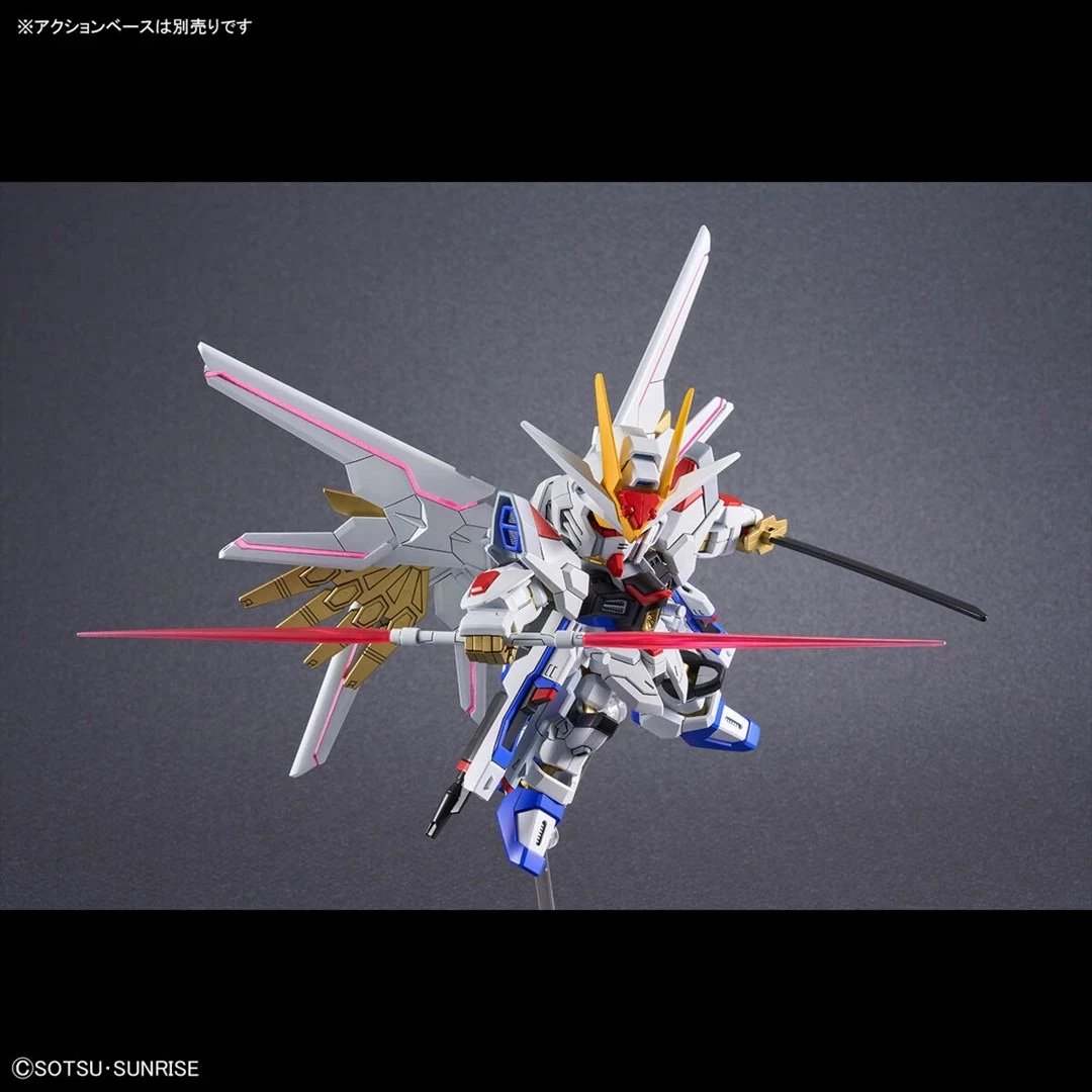 Model lodër Bandai SDCS Mighty Strike Freedom Gundam, për koleksionistë