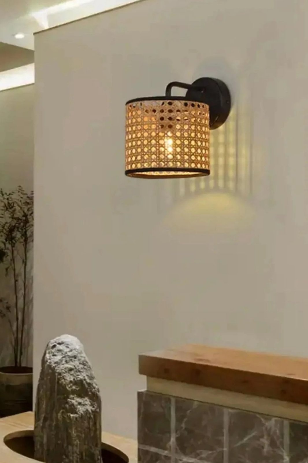 Llambë muri Opviq, Pena - 8880-1P, e zezë dhe krem