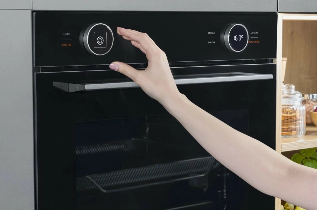 Furrë Amica ED6769BA+ S-TYPE, 72L, katalizë/avull, AirFry, e zezë Furrë Amica ED6769BA+ S-TYPE, 72L, katalizë/avull, AirFry, e zezë