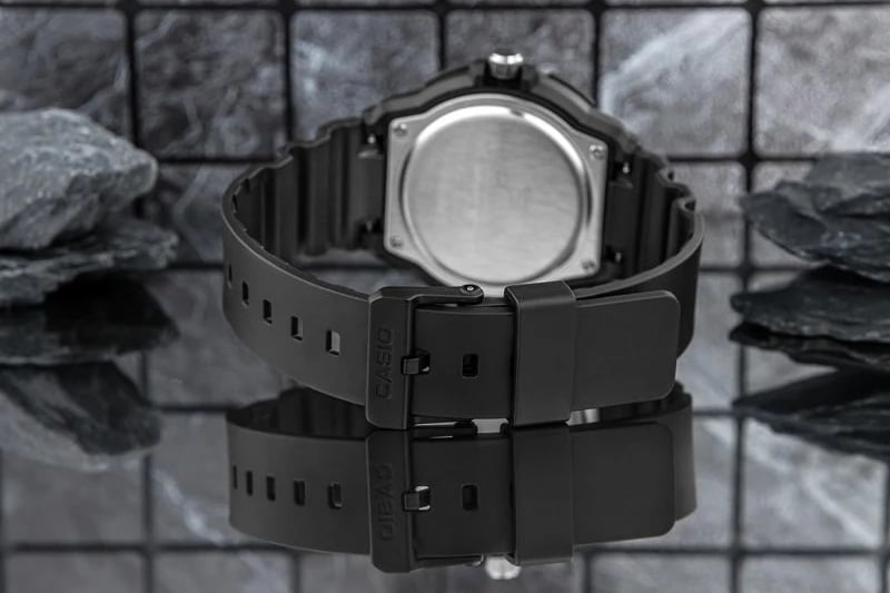 Orë dore për meshkuj CASIO, e zezë