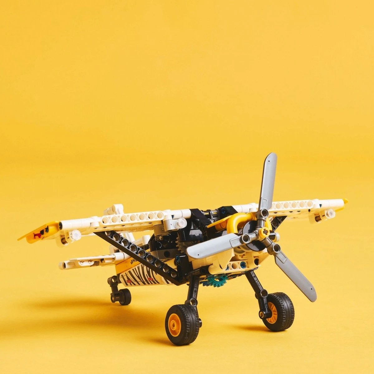 Set LEGO Technic aeroplan transportues 42198, 333 pjesë, vija zebre