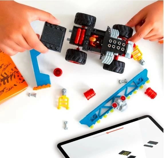 Set ndërtimi Mega Bloks Hot Wheels Monster Trucks Bone Shaker, 151 pjesë, me rampë dhe mikrofigurinë shoferi