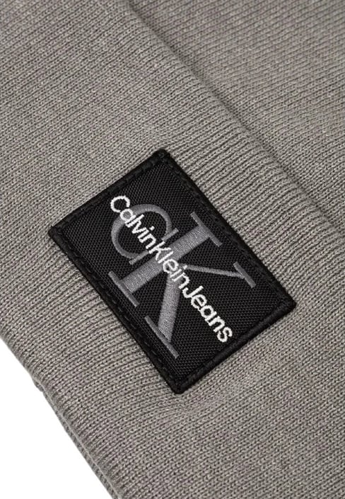 Kapelë Calvin Klein Jeans për meshkuj, gri Kapelë Calvin Klein Jeans për meshkuj, gri