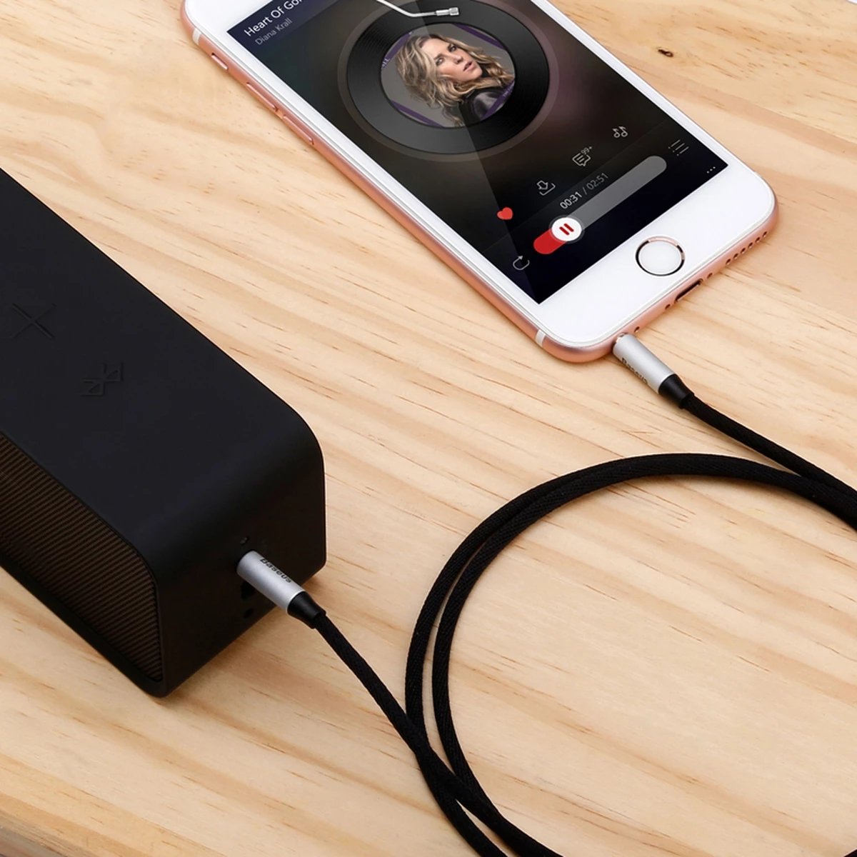 Kabllo audio AUX Baseus Yiven M30, 1m, mini jack 3.5mm, argjendtë-e zezë Kabllo audio AUX Baseus Yiven M30, 1m, mini jack 3.5mm, argjendtë-e zezë