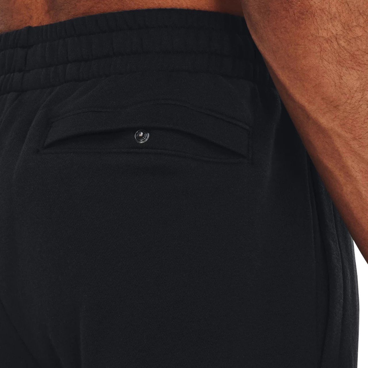 Pantallona sportive për meshkuj Under Armour, të zeza