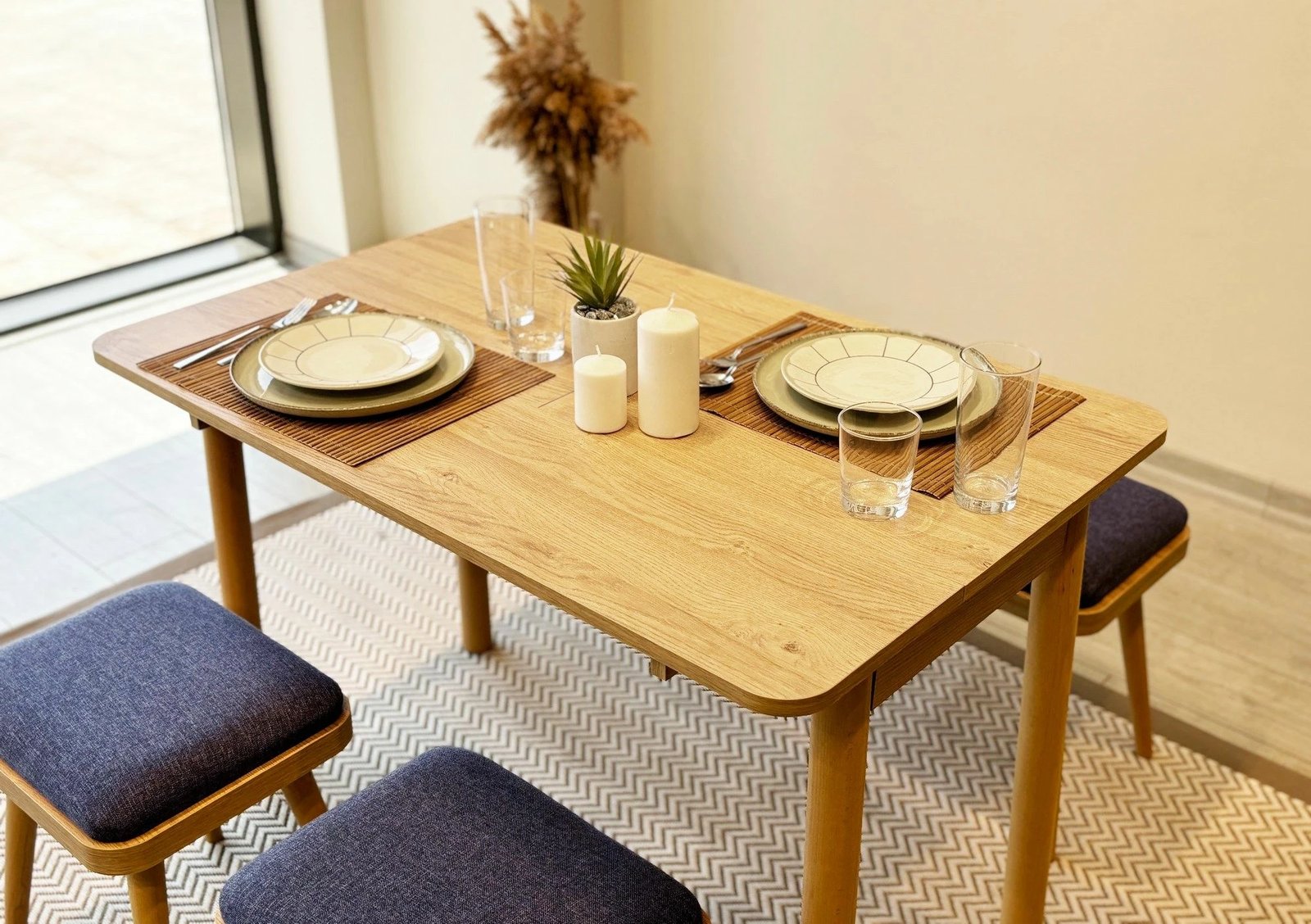 Set tavoline me karrige, zgjatshme, 5 pjesë, Skye Decor, Vina Mini 05 1048, ngjyrë lis, blu e errët