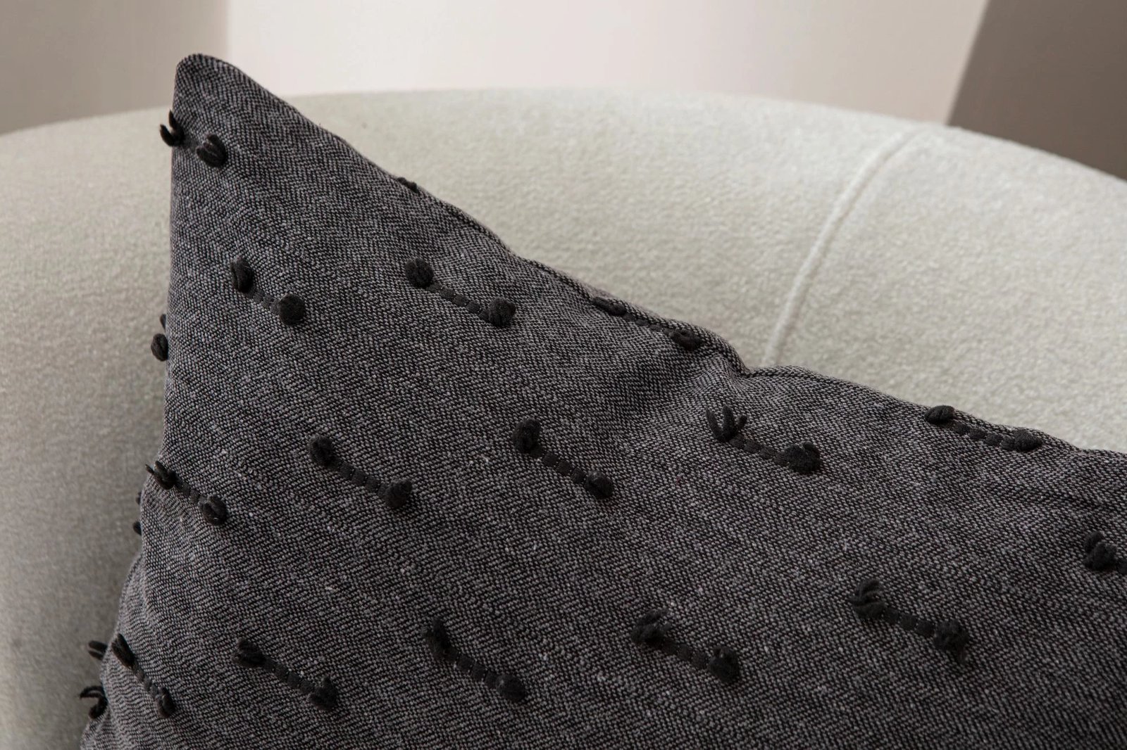 Jastëk mbulesë Evila Originals, Tuffet, e zezë v6