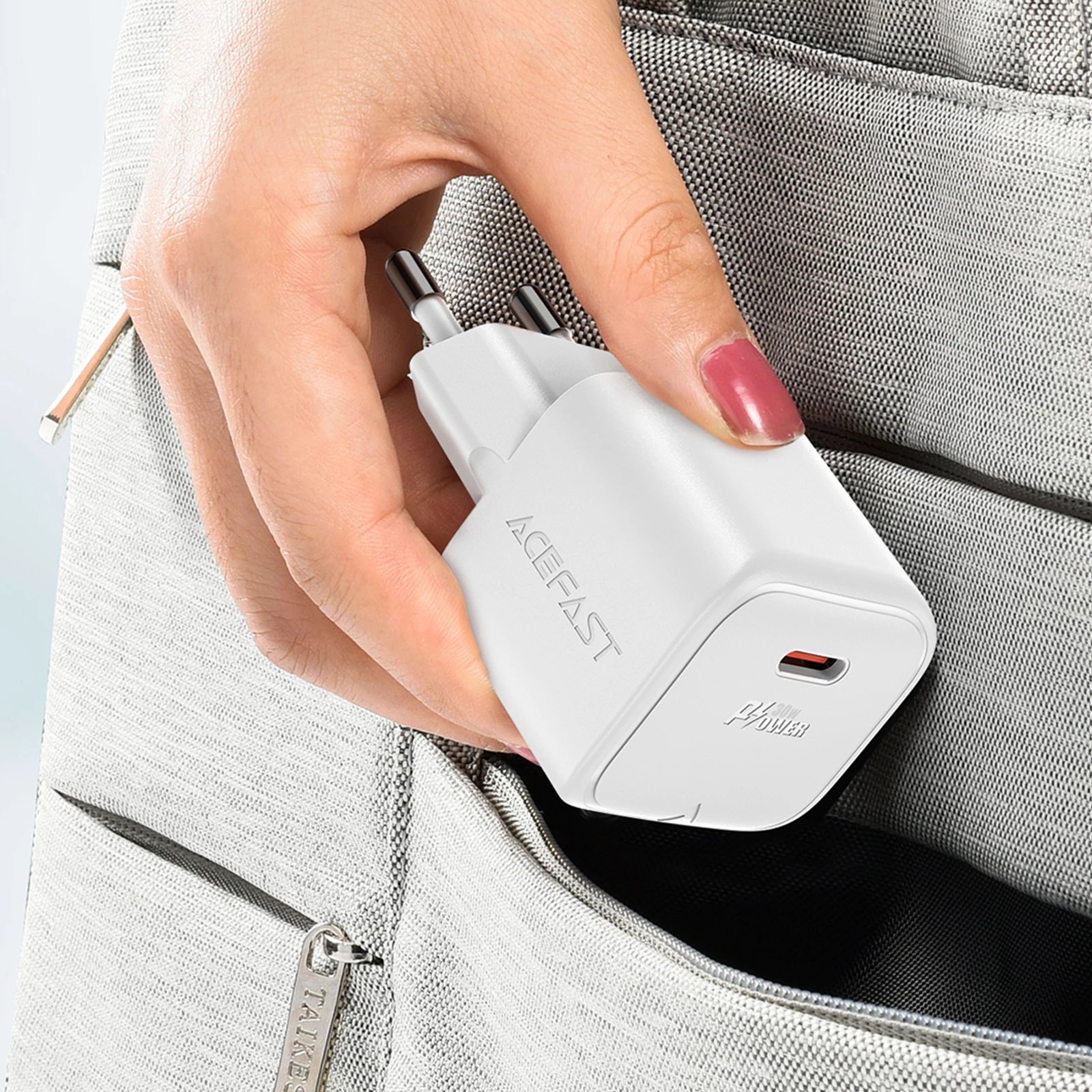 Karikues muri Acefast A77 Mini me GaN, 30W, me kabllo USB-C, Bardhë