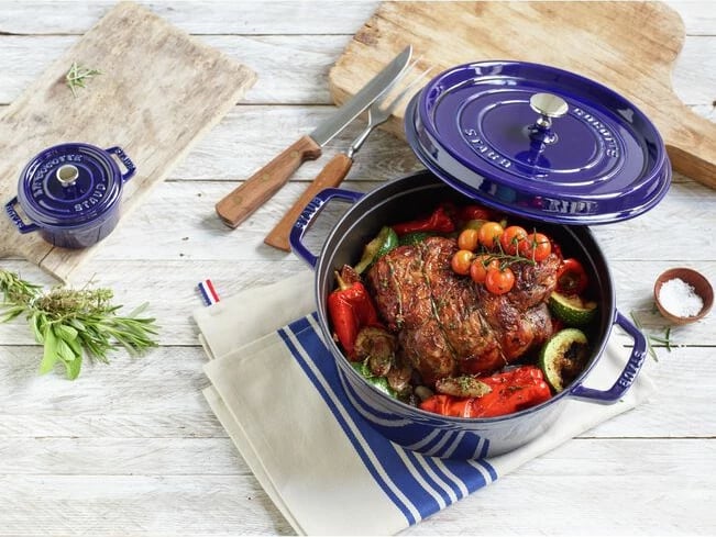 Cocotte STAUB, 20 cm, e rrumbullakët, e kaltër e errët, prej gize