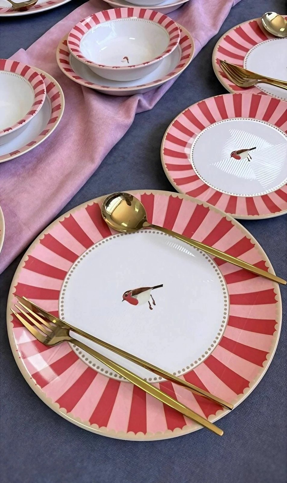 Set enësh për drekë (24 copë), Hermia Concept, Love Bird 24YT, rozë