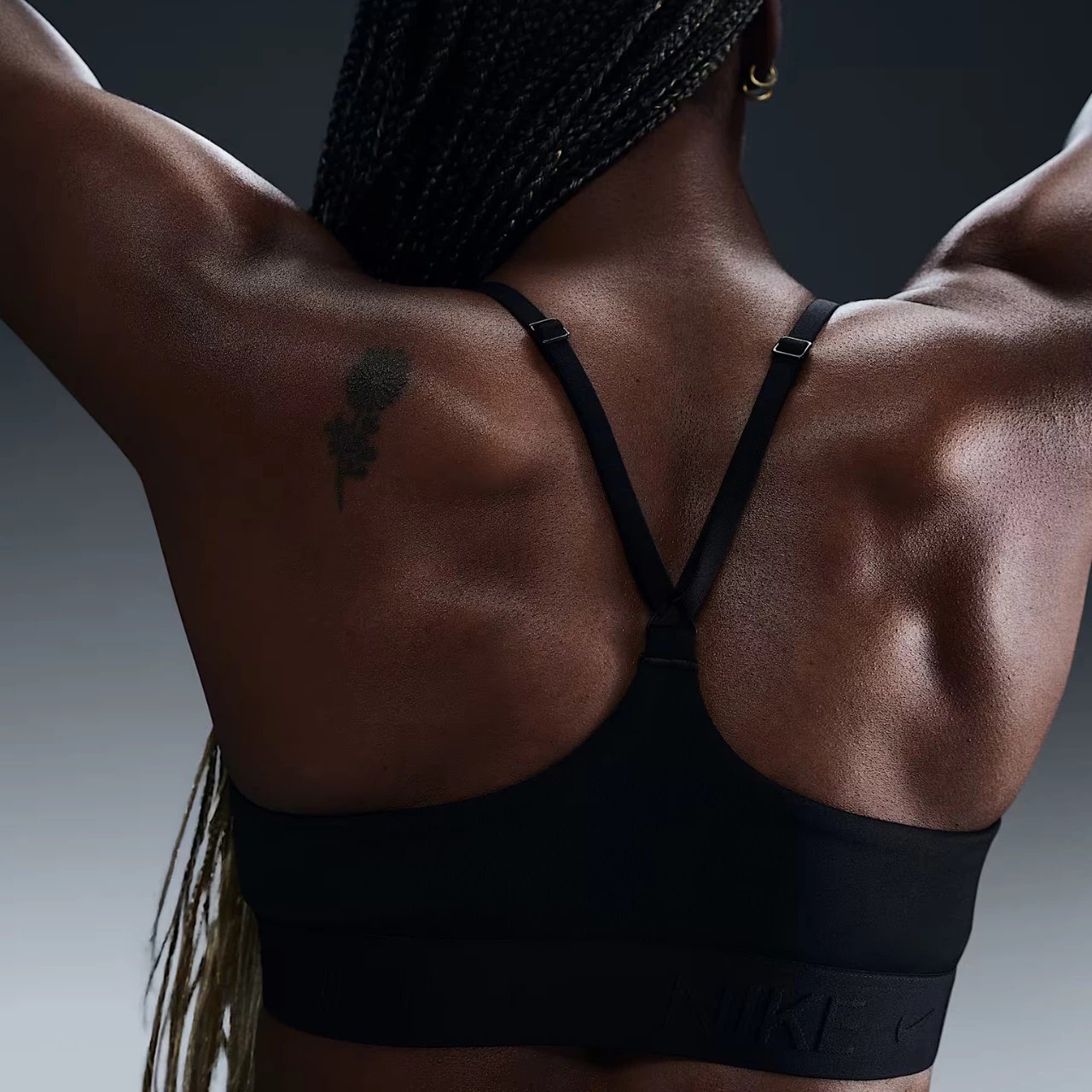 Bra sportive Nike për femra, e zezë