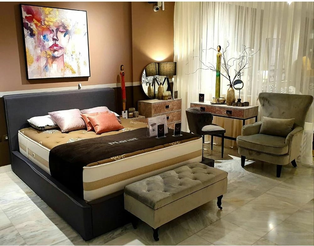 Komodë Rubik me 3 sirtarë, ngjyrë cement e çelët me dizajn, 80x40x80