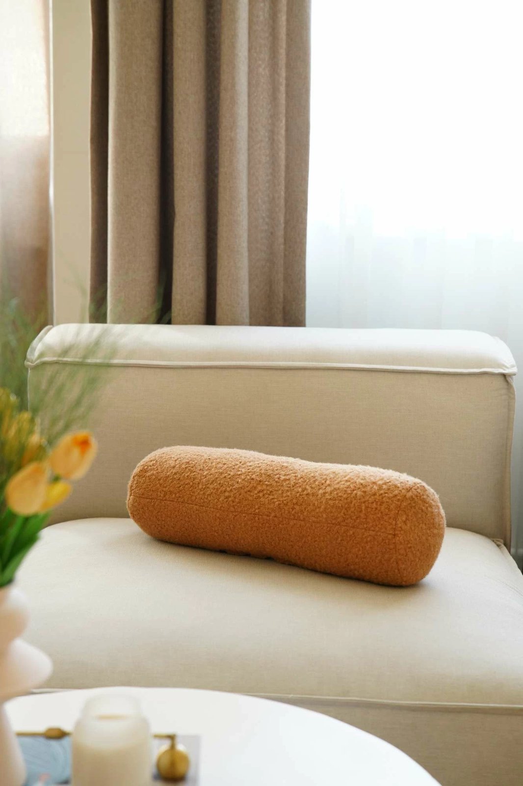 Jastëk cilindrik Evila Originals, Teddy Roller, ngjyrë kafe