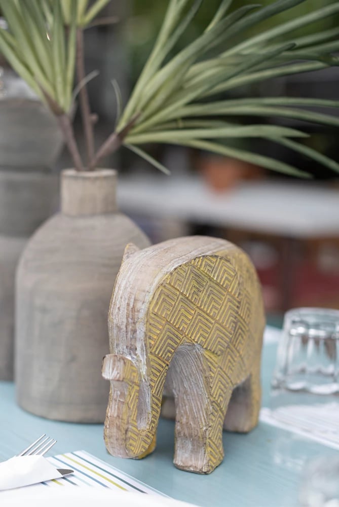 Dekor elefant Africana, polirezine, ngjyrë e verdhë, 25x11x18 cm