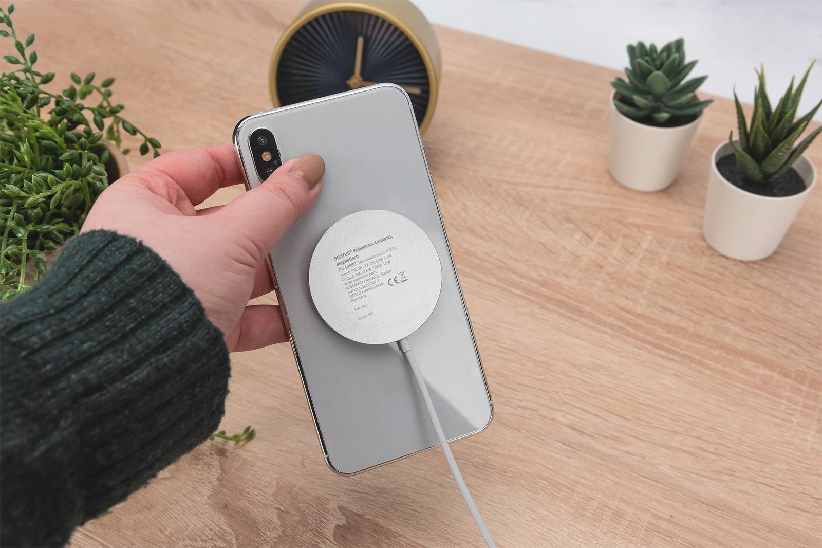Karikues wireless Digitus, MagSafe, 15W, i bardhë