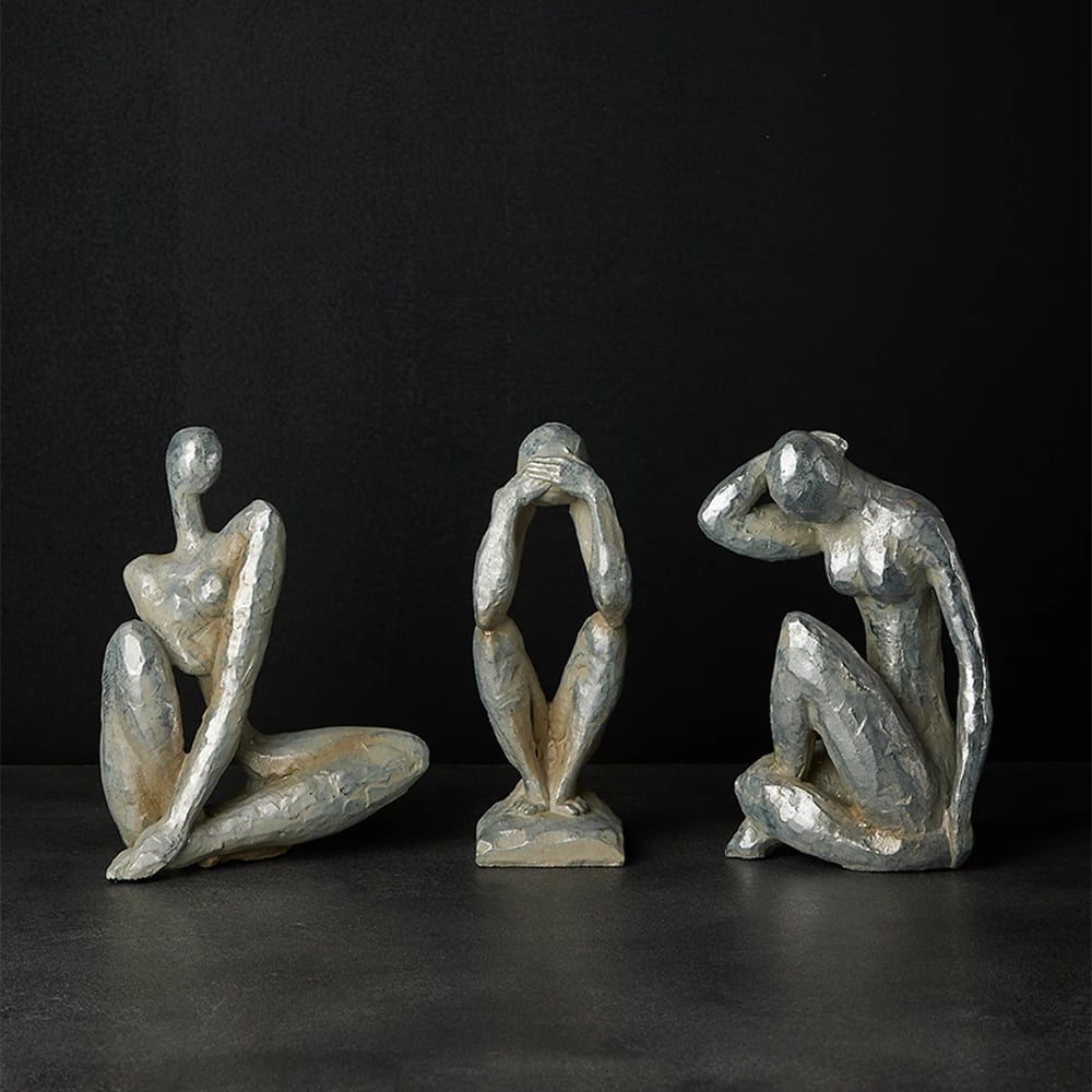 Figurë dekorative POZA 2, polirezine, argjend, 14x10x21 cm