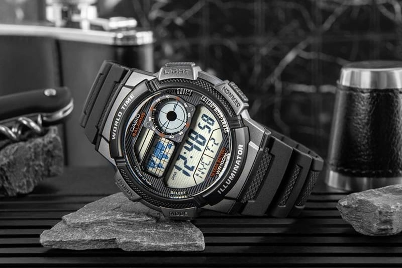 Orë dore për meshkuj CASIO, e zezë