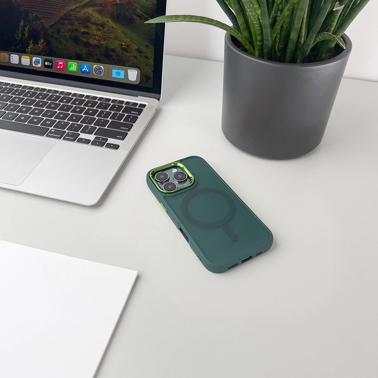 Mbështjellës Hurtel MagSafe për iPhone 16 Pro, TPU, e gjelbër e errët