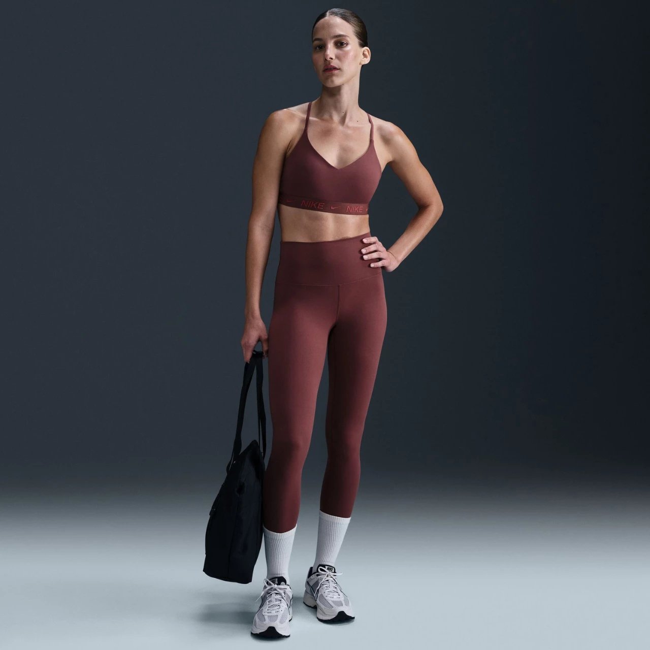Bra sportive Nike për femra, kafe