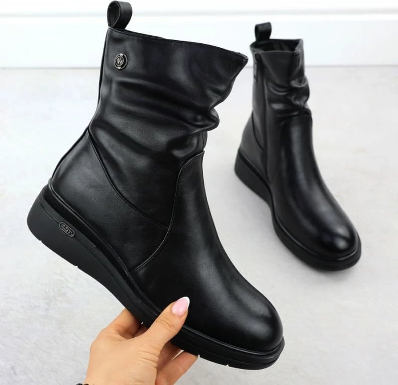 Çizme të shkurtra për femra Vinceza 26-58557, të zeza