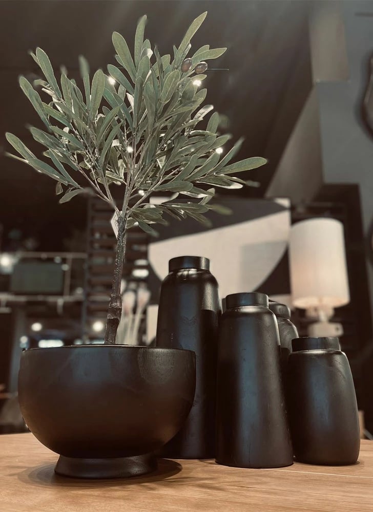 Vazo dekorative Nubia, dru, ngjyrë e zezë, 13x13x22cm Vazo dekorative Nubia, dru, ngjyrë e zezë, 13x13x22cm