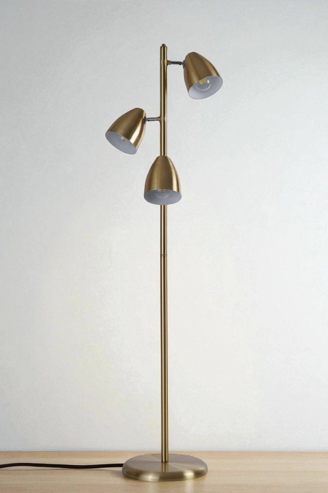 Llambë dyshemeje Opviq, ngjyrë ari, 8960-2 Llambë dyshemeje Opviq, ngjyrë ari, 8960-2