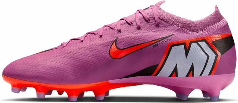 Atlete futbolli Nike, të kuqe