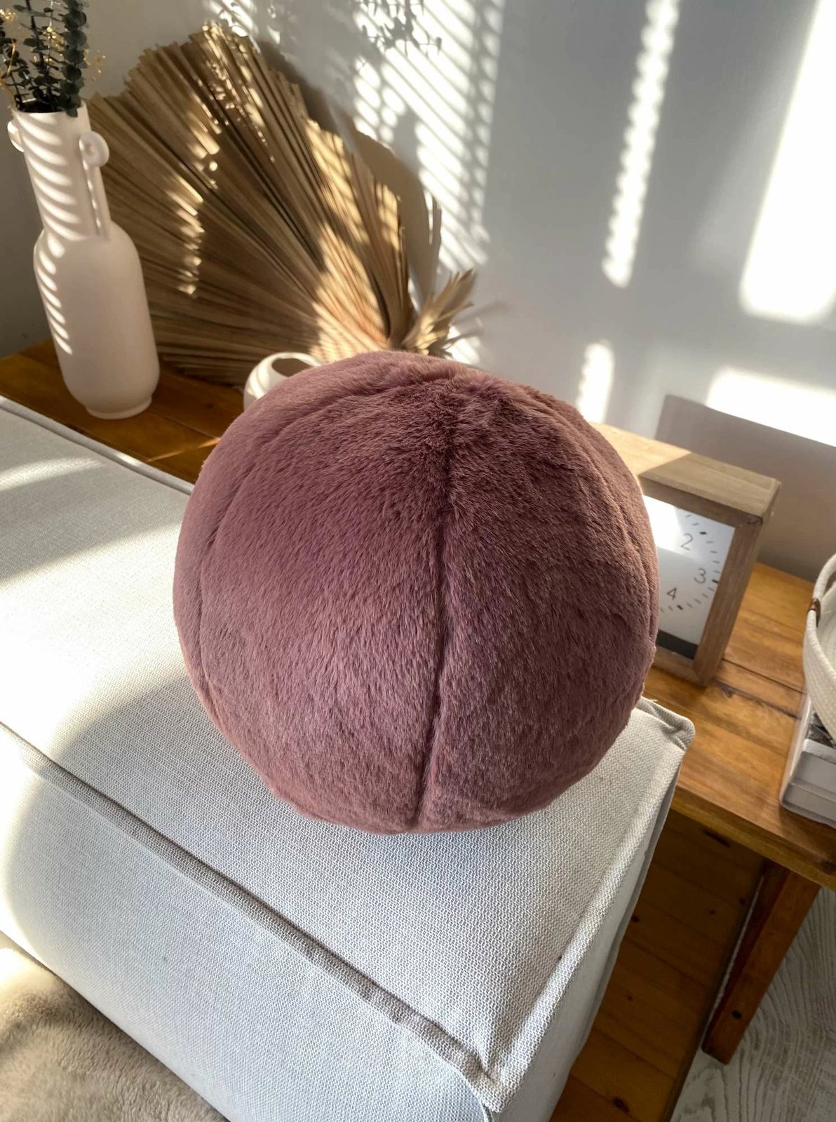 Jastëk dekorativ sferik, ngjyrë Redbud, Evila Originals