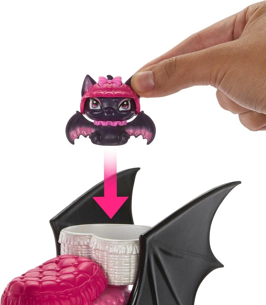 Kukull, Mattel Monster High Draculaura JDR61 me skuter, figurë lakuriqi Count Fabulous dhe 2 helmeta, rozë/zezë, set