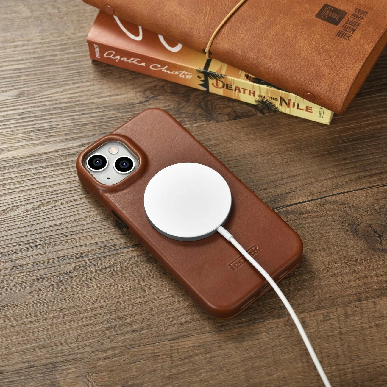 Mbështjellës iCarer Oil Wax Premium Leather Folio për iPhone 14 Plus, MagSafe, kafe