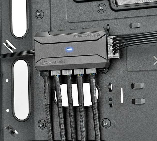 Aksesor kasë Thermaltake Commander FP, 10 porta, LED, i zi