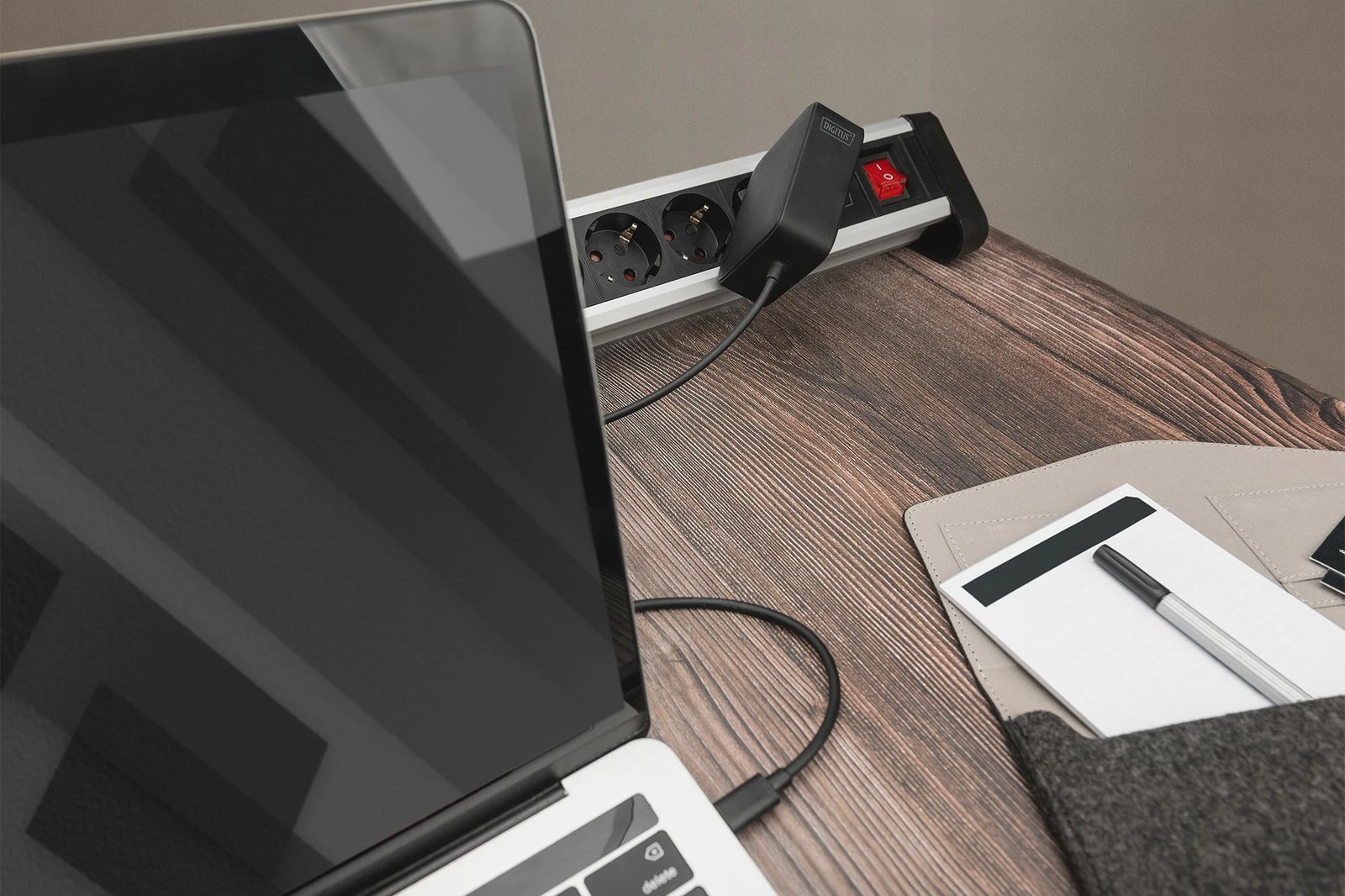 Karikues universal Digitus 100W USB-C, GaN, i zi