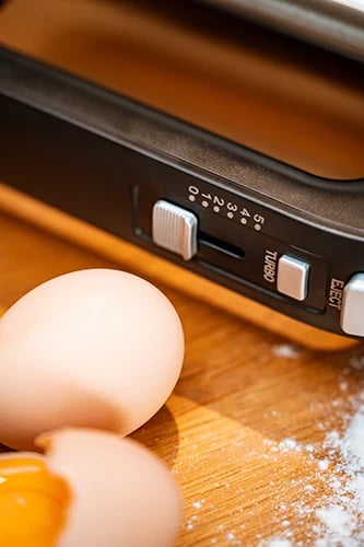 Mikser dore, Adler, AD 4225, 5 shpejtësi Turbo, 300W (max 800W), me 2 rrahëse dhe 2 hoka brumi, INOX