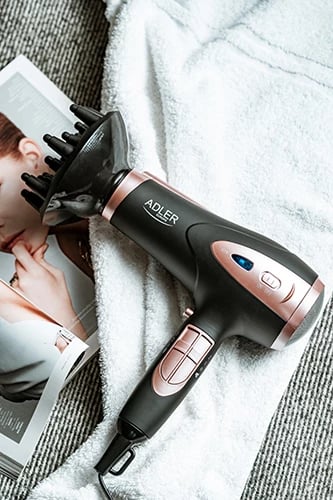 Tharëse flokësh Adler AD 2248, 1800-2200W (max 2400W), 2 shpejtësi, 3 temperatura, jonizim, me difuzor dhe koncentrator, e zezë