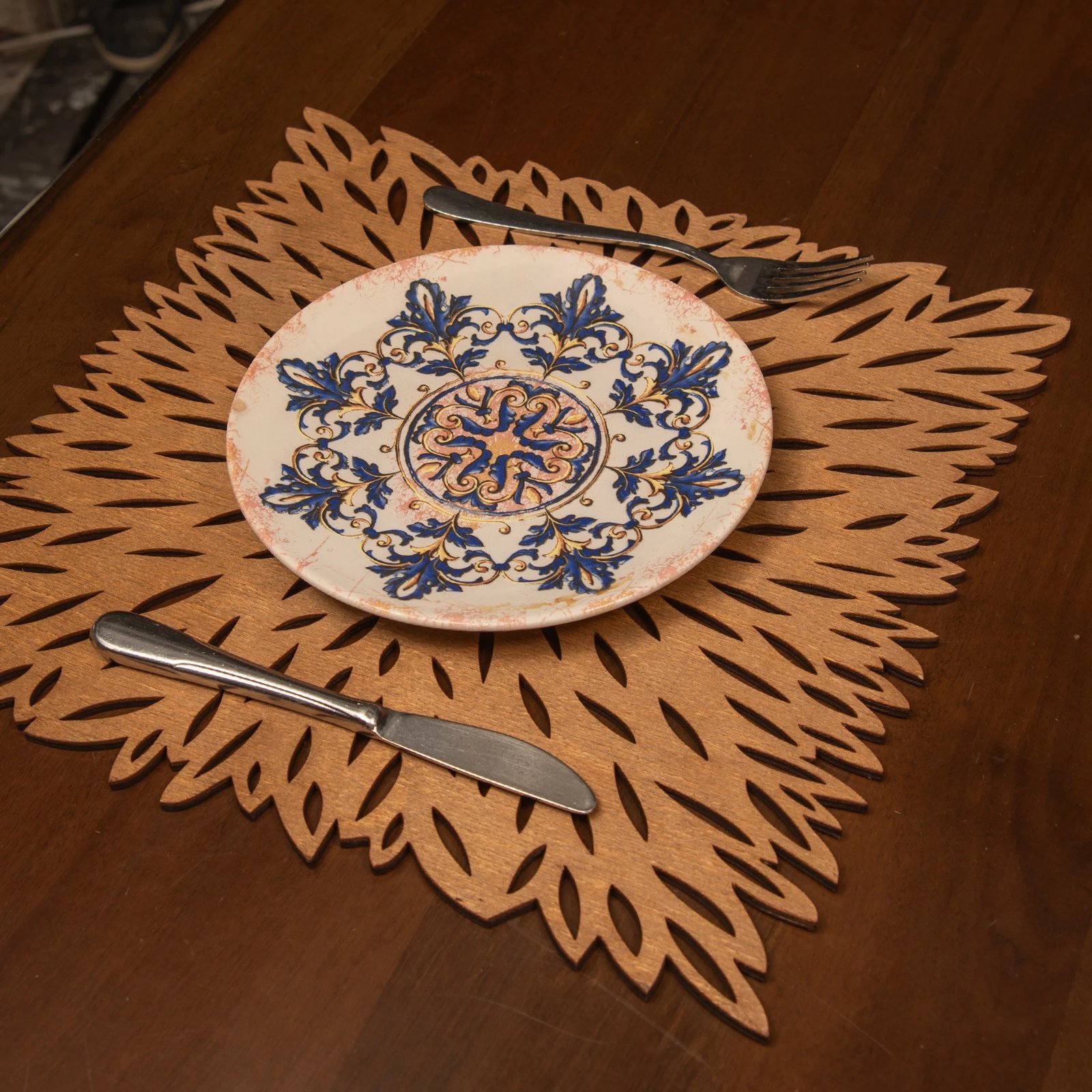 Set nënshtruesish tavoline prej druri, Hermia, model me maja, ngjyrë arre, 6 copë