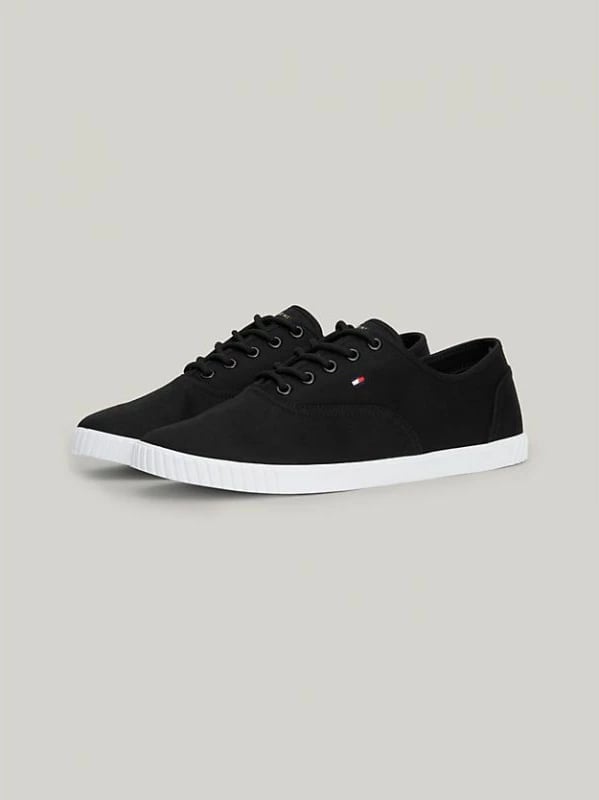 Atlete femra Tommy Hilfiger, të zeza